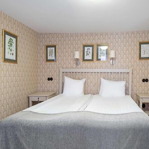 Suite Two Single Beds